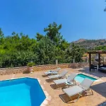 Pine Retreat Villa