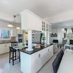 Pine Retreat Villa
