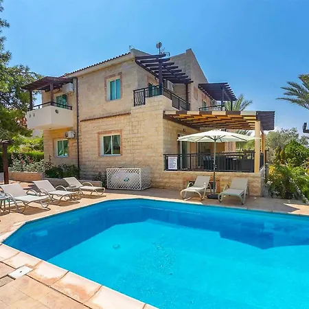 Pine Retreat * Argaka