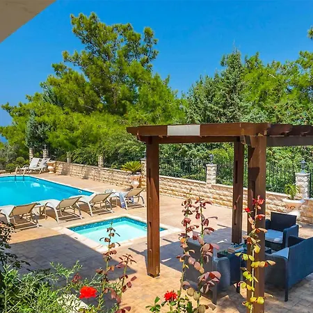 Pine Retreat * Argaka