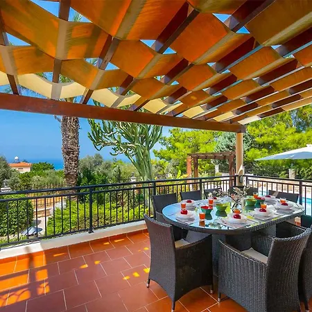 Pine Retreat * Argaka