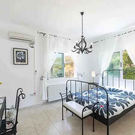 Pine Retreat Villa *